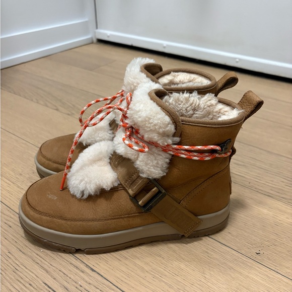 UGG Shoes - UGG CLASSIC WEATHER HIKER BOOTS